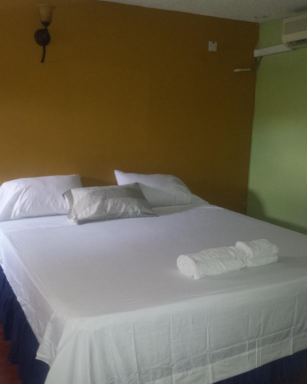 Impeccable Guest Rooms 2 Kingston Exterior foto
