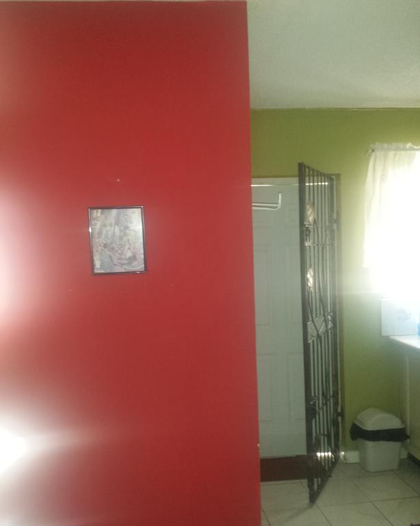 Impeccable Guest Rooms 2 Kingston Exterior foto